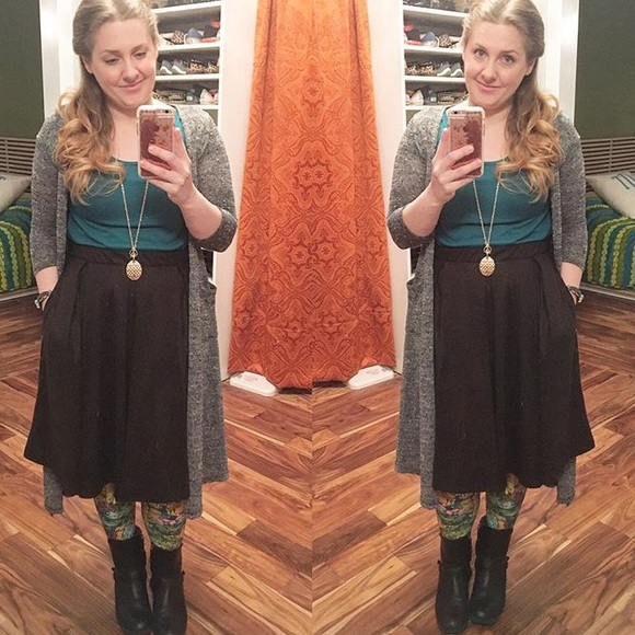 Meet your Posher, Sarah! ✨ - Picture 5 of 7